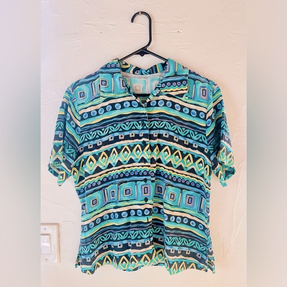 Patterned Button-up Shirt - Picture 3 of 4